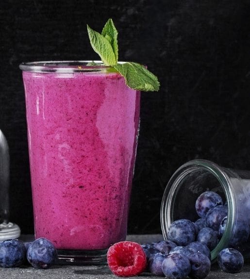 Smoothie bar at Powerhouse Gym Linden — fresh berry protein smoothie